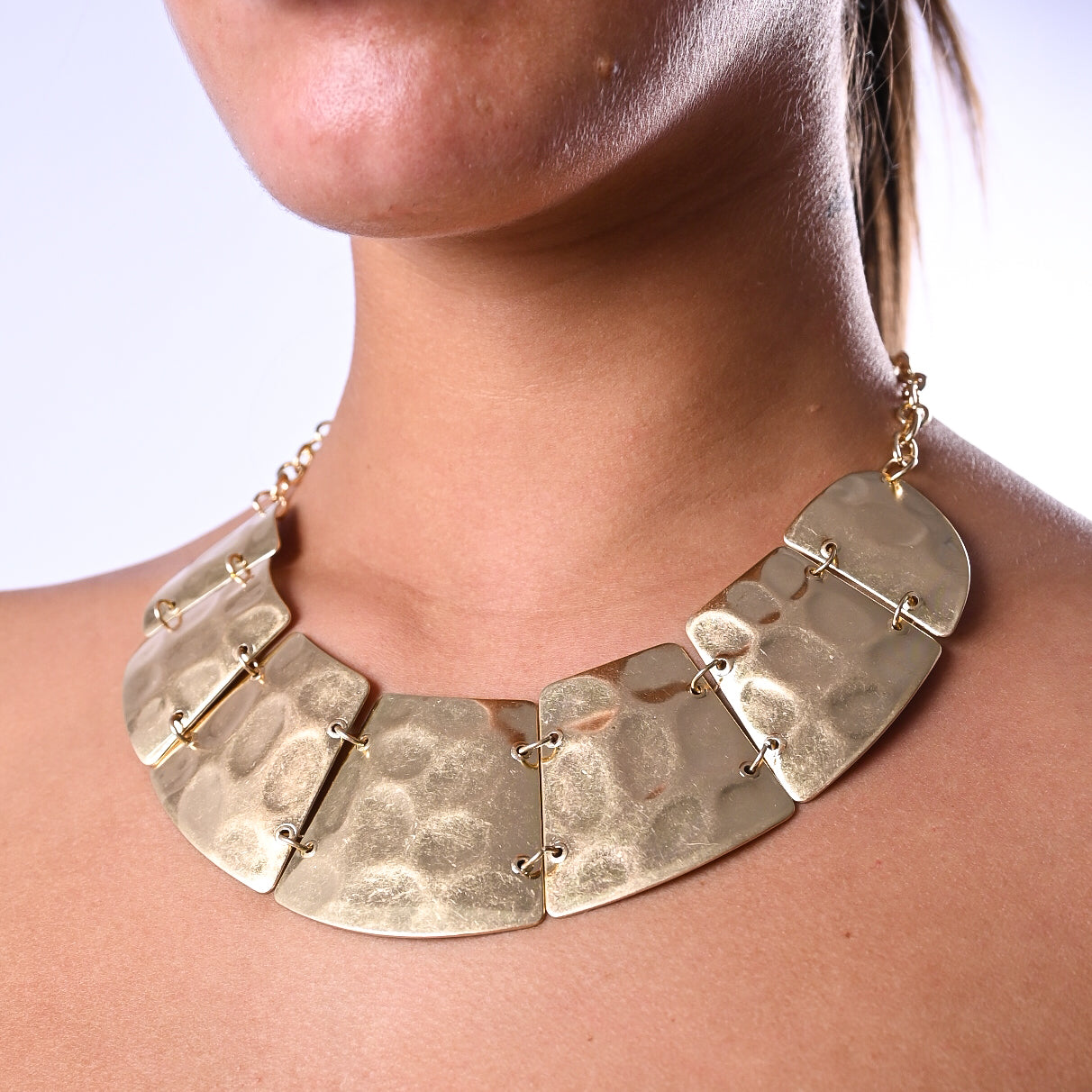 Collana Love Birds - Un ciondolo in oro raffigurante due Collana Love Birds - Un ciondolo in oro raffigurante due