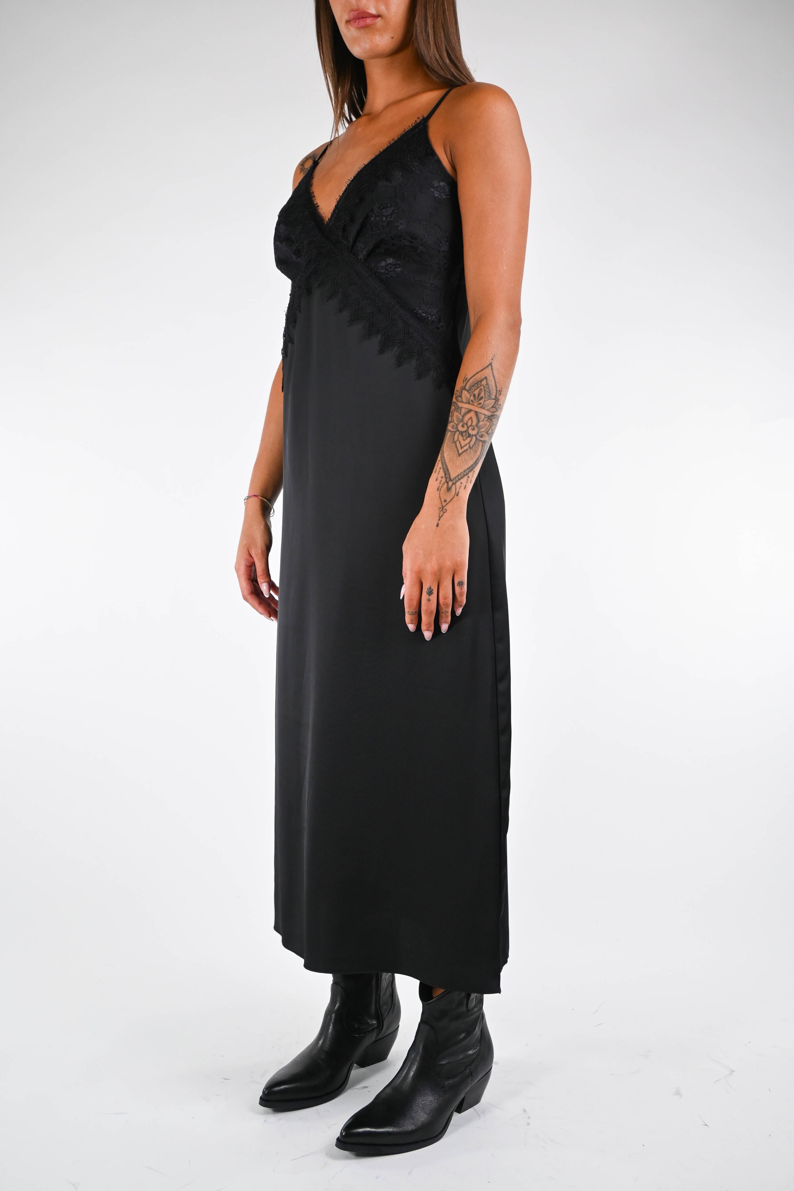 TENSIONE IN ABITO SOTTOVESTE CON PIZZO NERO – Bros'