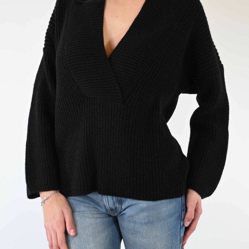 
                  
                    PULL OVER SCOLLO V COSTA INGLESE NERO
                  
                