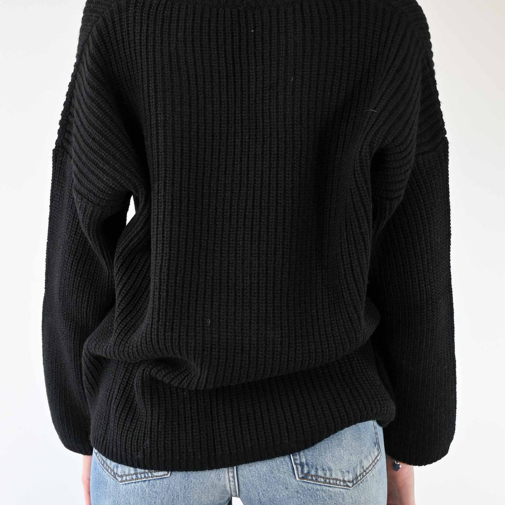 
                  
                    PULL OVER SCOLLO V COSTA INGLESE NERO
                  
                