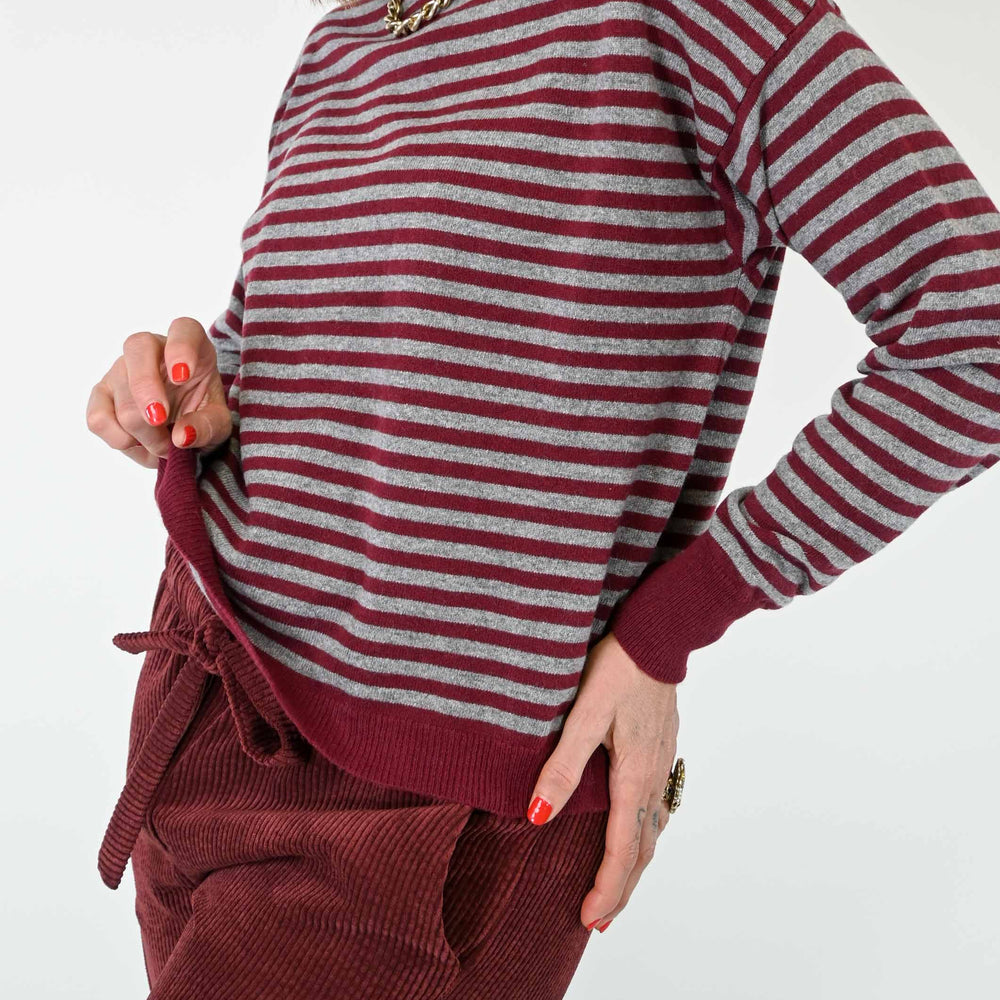 
                  
                    MAGLIA MISTO CACHEMIRE A RIGHE GRIGIO/BORDEAUX
                  
                