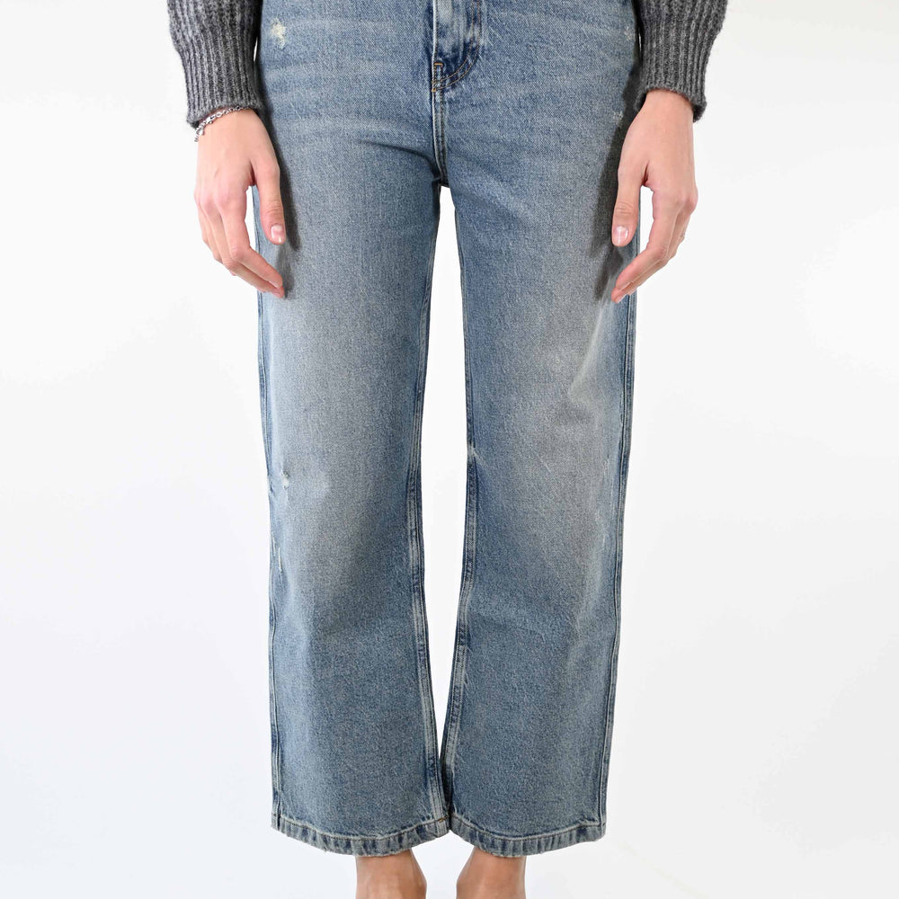 
                  
                    JEANS MODELLO KATE CON MICROROTTURE CHIARO
                  
                