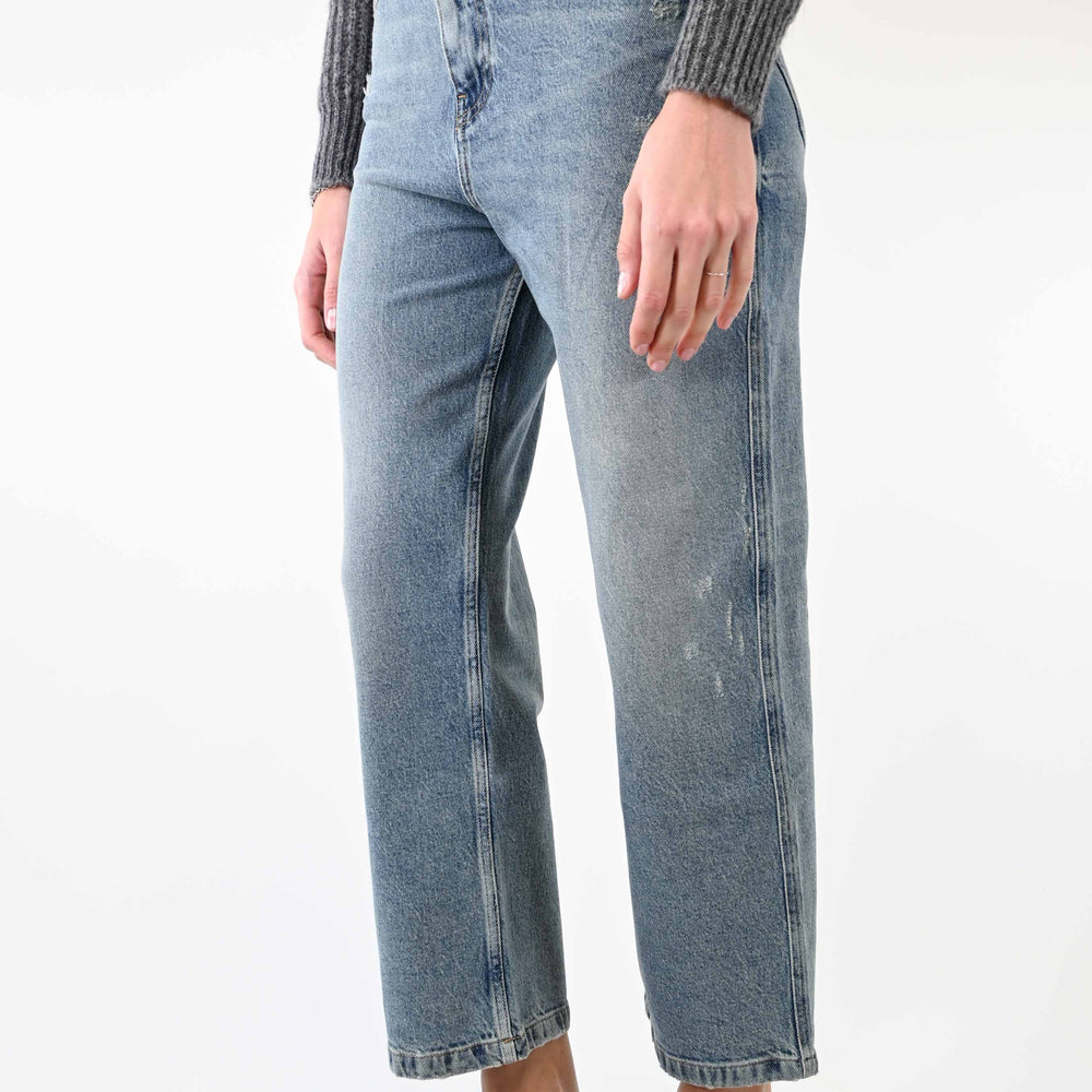 
                  
                    JEANS MODELLO KATE CON MICROROTTURE CHIARO
                  
                