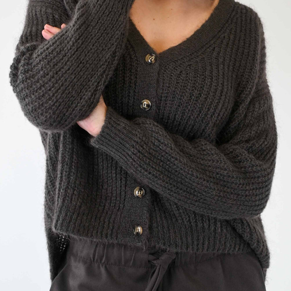 
                  
                    CARDIGAN IN MOHAIR COSTA INGLESE COLOR MOKA
                  
                