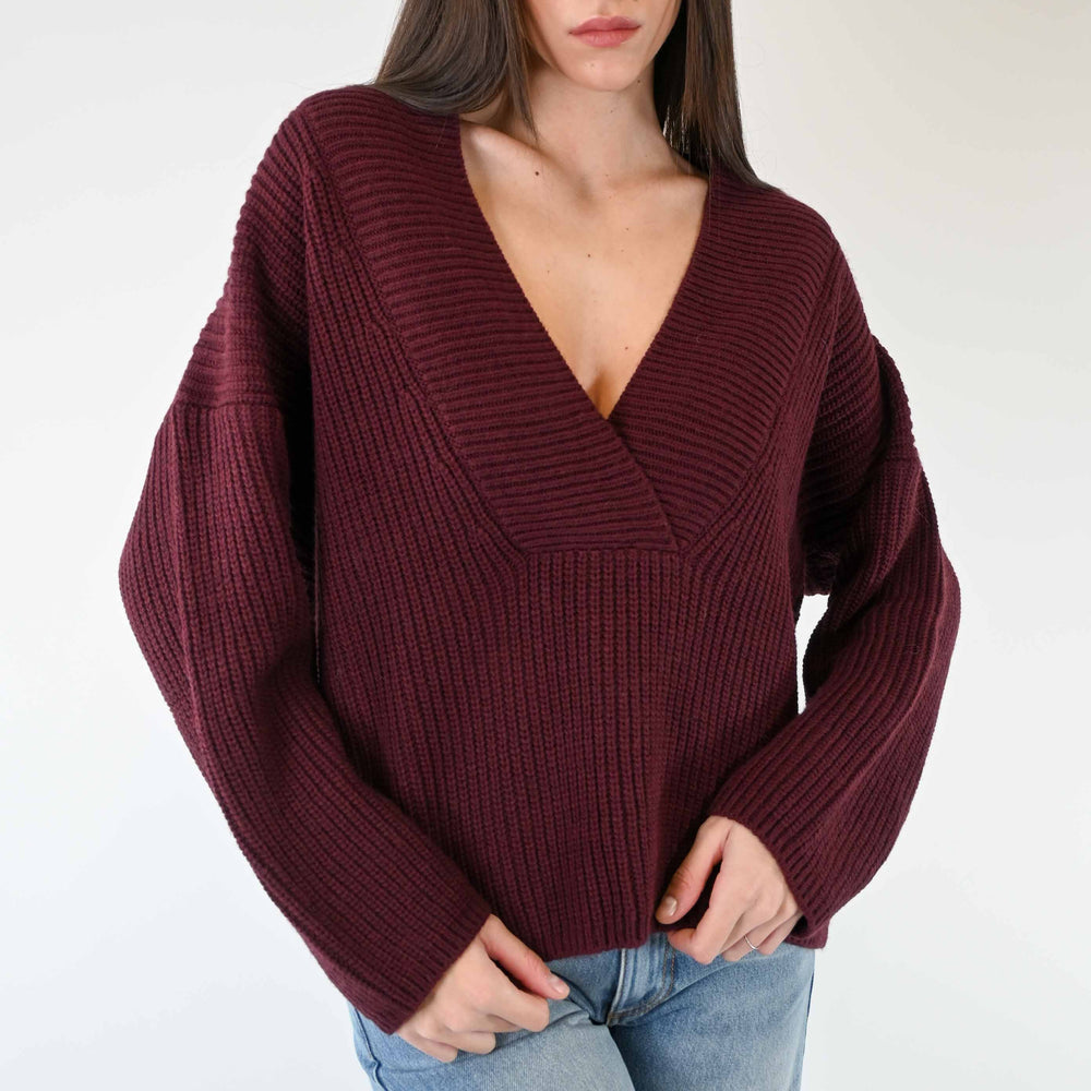 
                  
                    PULL OVER SCOLLO V COSTA INGLESE BORDEAUX
                  
                