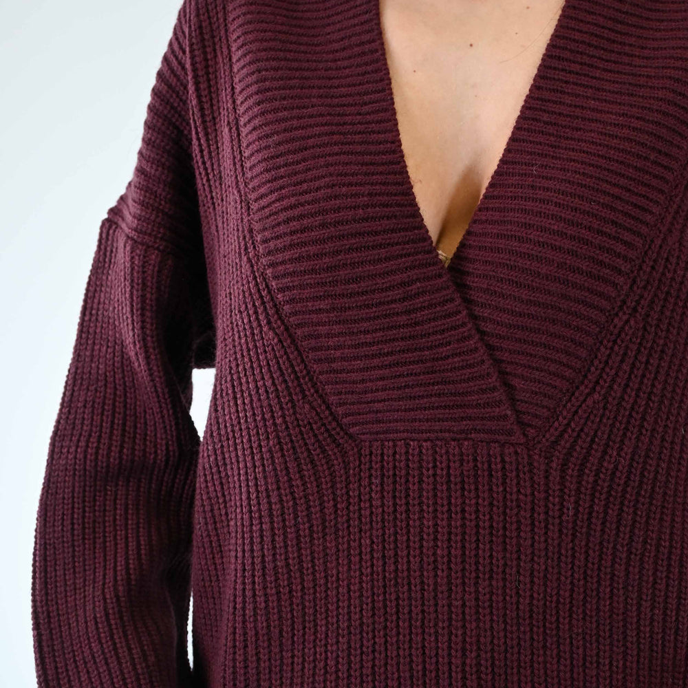 
                  
                    PULL OVER SCOLLO V COSTA INGLESE BORDEAUX
                  
                