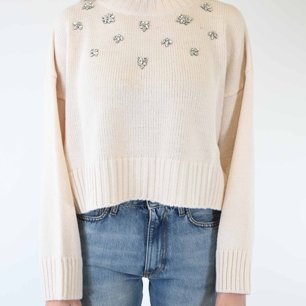 
                  
                    PULL OVER CON CABOCHON COLOR BURRO
                  
                