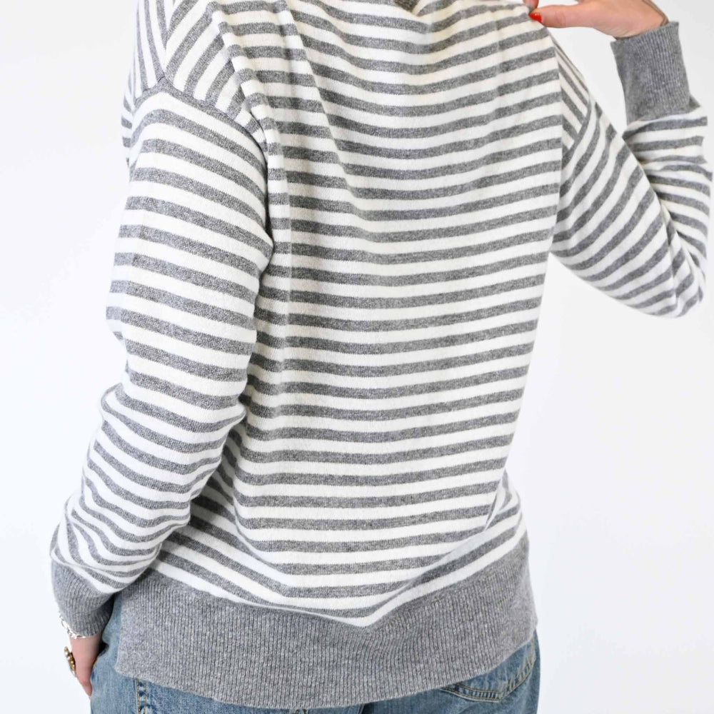 
                  
                    MAGLIA MISTO CACHEMIRE A RIGHE PANNA/GRIGIO
                  
                