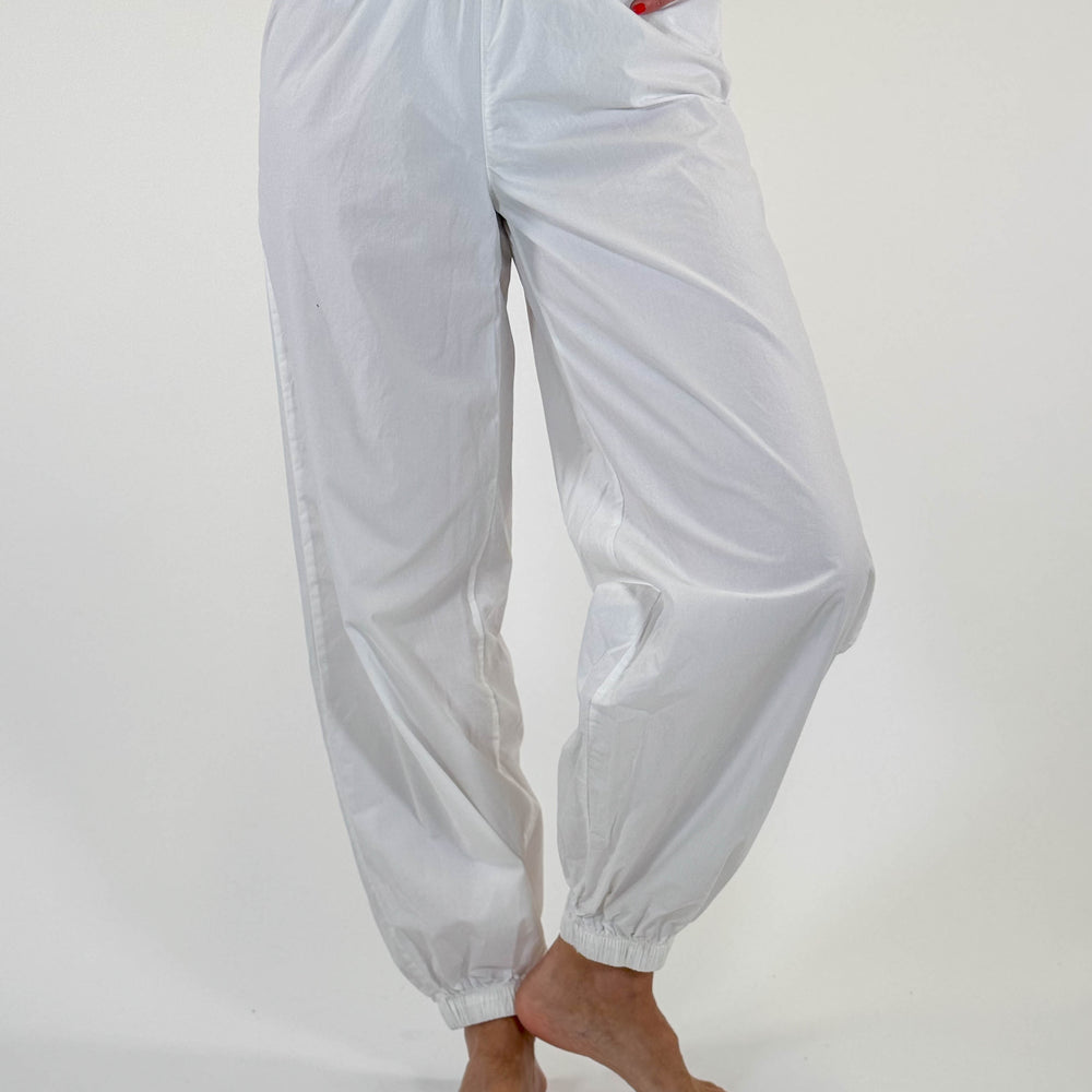 
                      
                        PANTALONE PARACADUTISTA IN POPELINE BIANCO
                      
                    