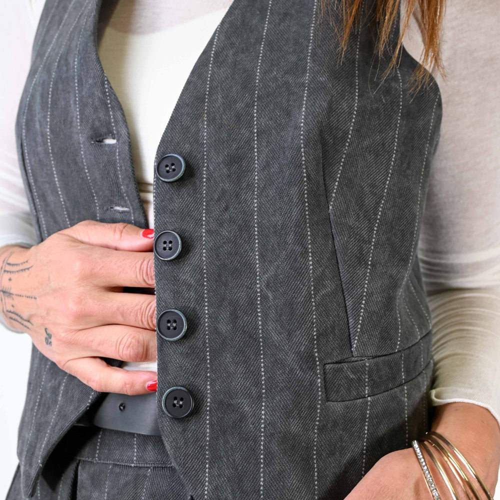 
                  
                    GILET GESSATO TINTO FREDDO COLORE GRIGIO
                  
                