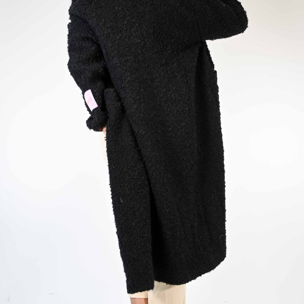 
                      
                        CAPPOTTO AD ORESETTO CON FODERA FLOREALE NERO
                      
                    