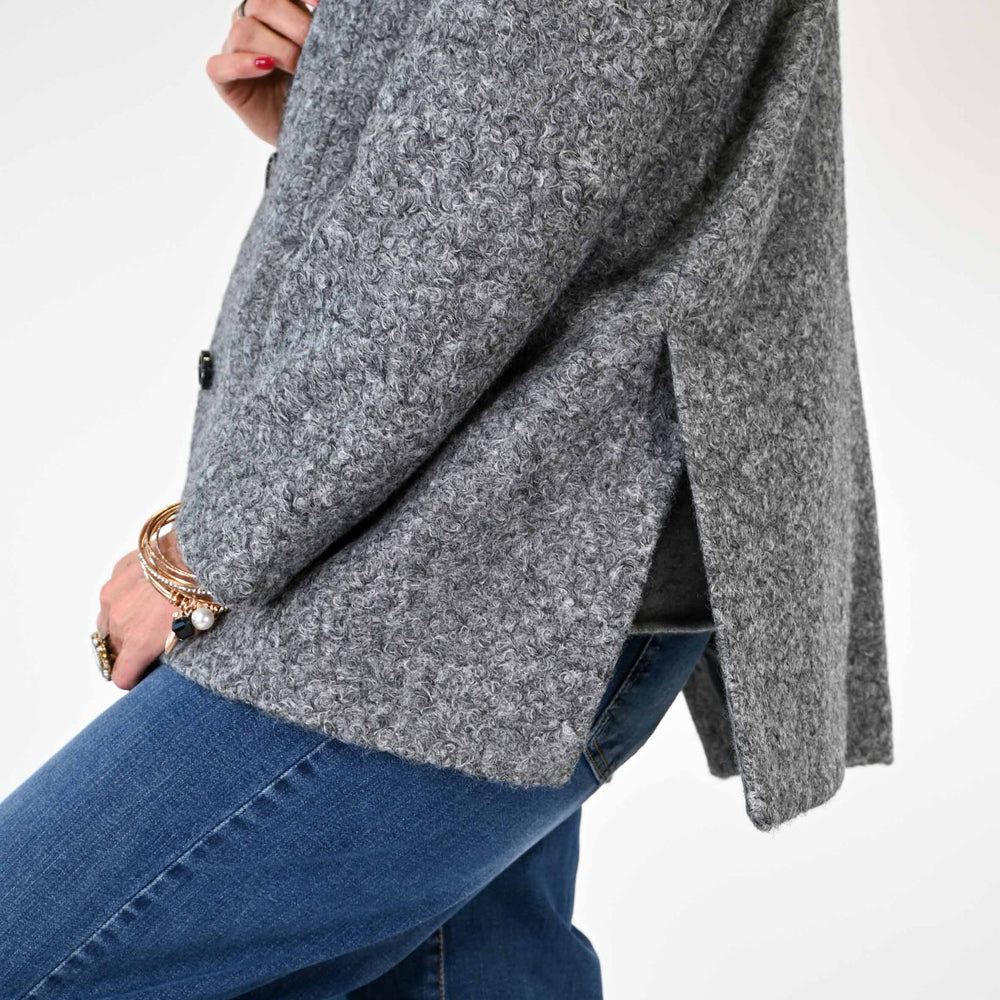 
                  
                    GIACCA OVER DUE BOTTONI IN BOUCLE' COLOR GRIGIO
                  
                