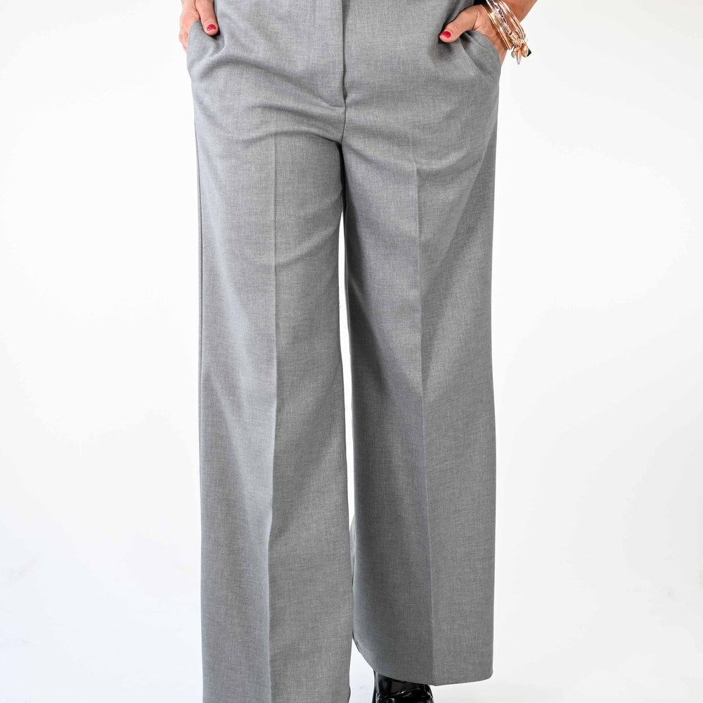 
                  
                    PANTALONE PALAZZO EASY PEPE SALE COLOR GRIGIO
                  
                