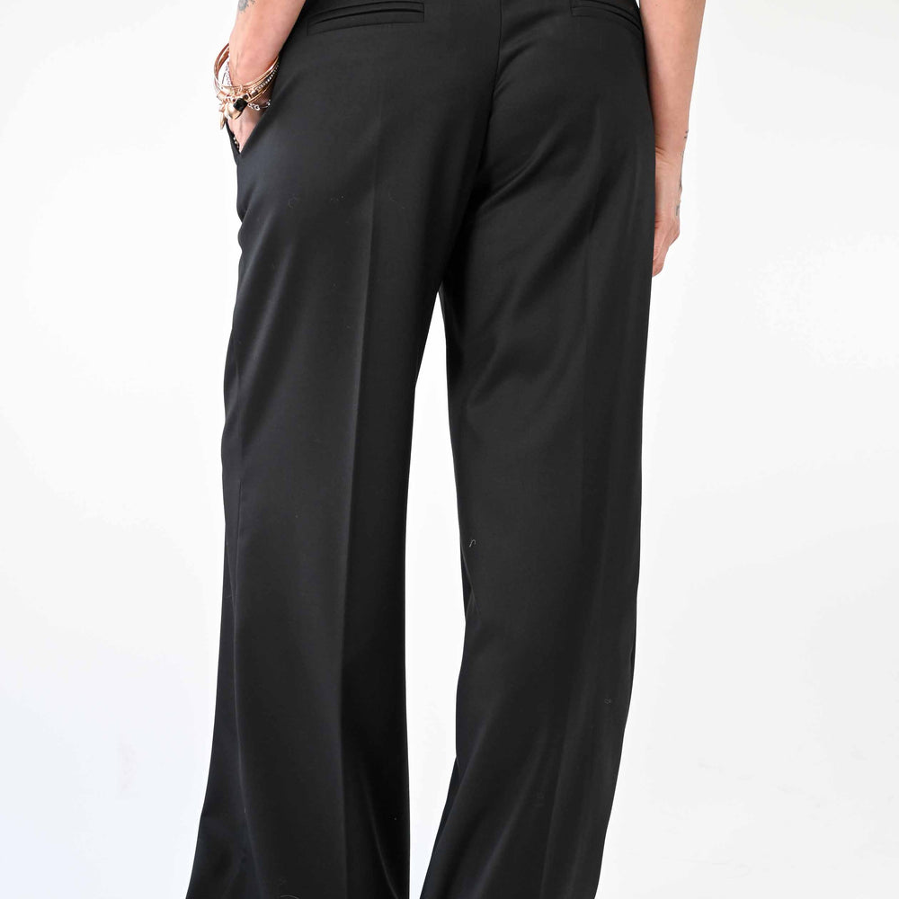 
                  
                    PANTALONE PALAZZO EASY IN POLIVISCOSA NERO
                  
                