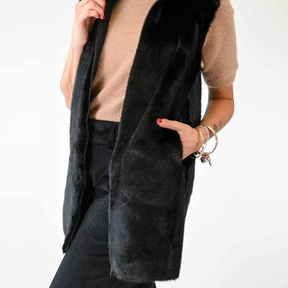 
                  
                    GILET ECOPELLICCIA COLLO CRATERE COLOR NERO
                  
                