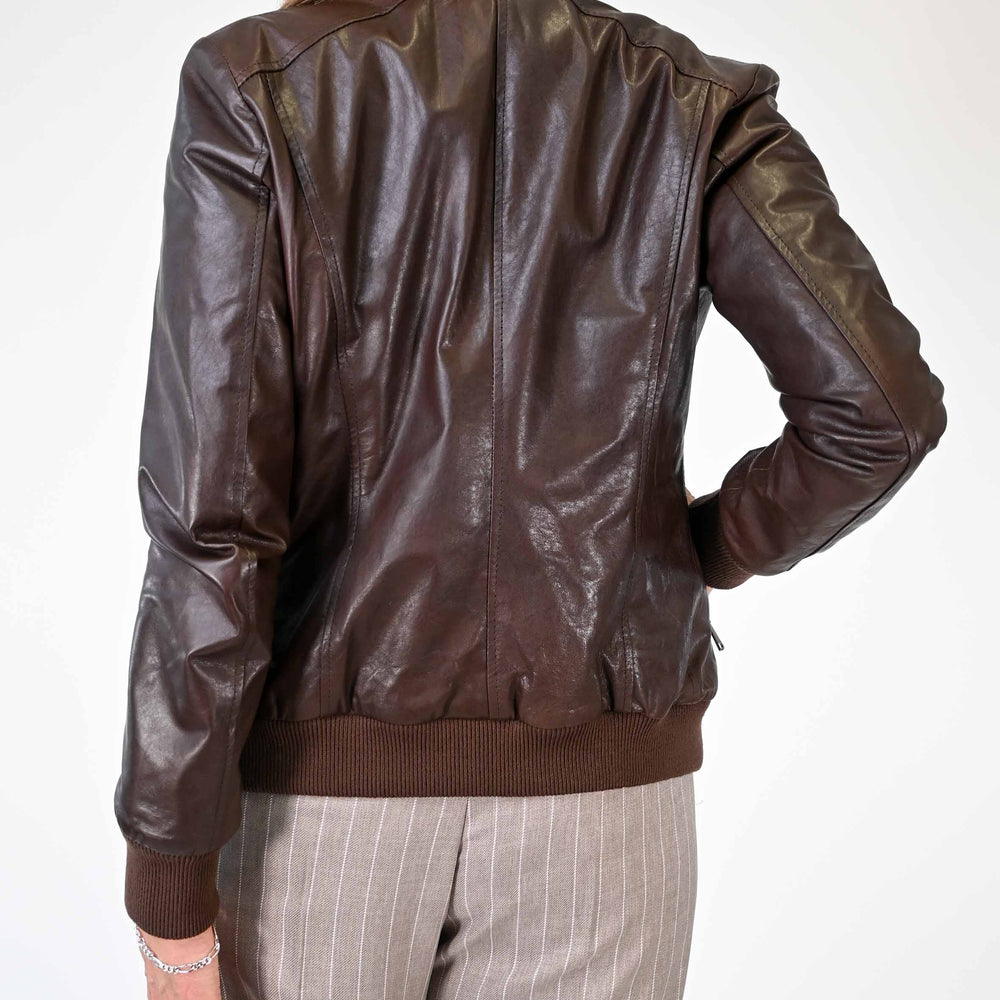 
                  
                    BOMBER IN PELLE VEGETALE COLOR MORO
                  
                