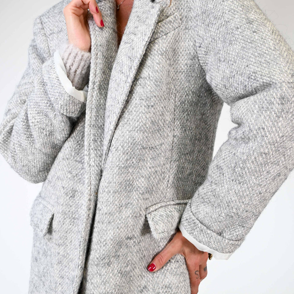 
                  
                    CAPPOTTO DUE BOTTONI OVER TRAMA LANA GRIGIO/PANNA
                  
                