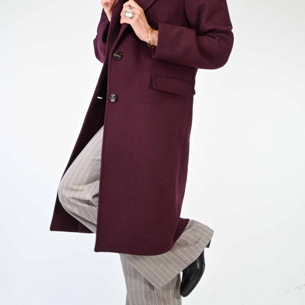 
                  
                    CAPPOTTO DUE BOTTONI OVER IN LANA COLOR BORDEAUX
                  
                