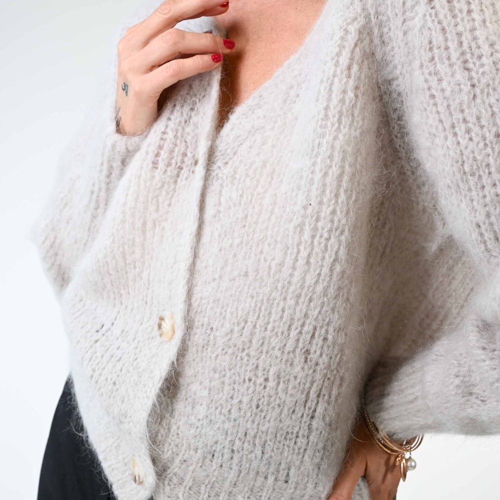 
                  
                    CARDIGAN 3 BOTTONI IN MOHAIR COLOR BEIGE
                  
                