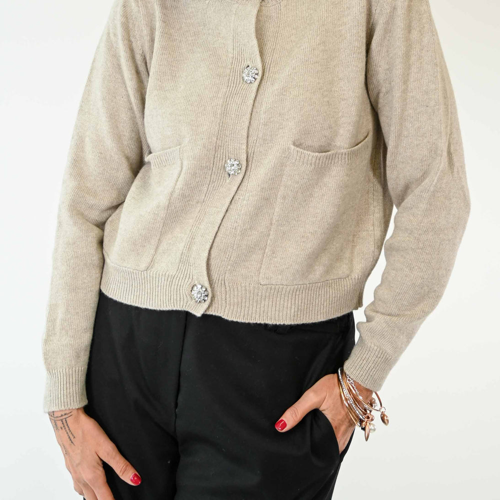 CARDIGAN CORTO COREANA CON BOTTONE GIOIELLO CASHA