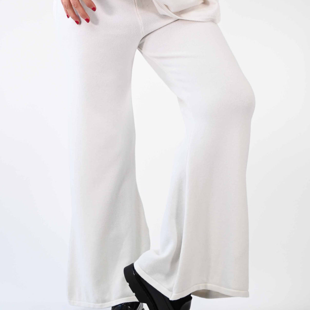 
                  
                    PANTALONE IN MAGLIA PALAZZO IN VISCOSA BURRO
                  
                