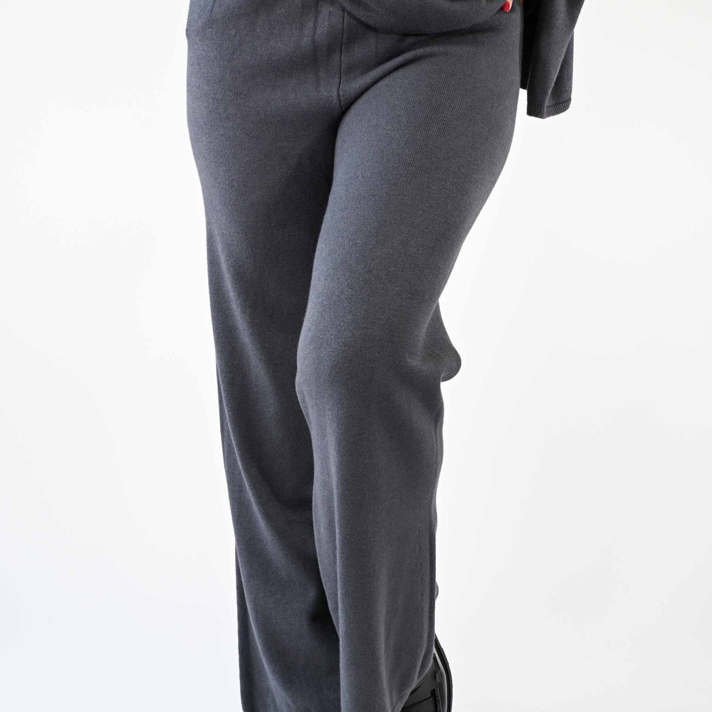 
                  
                    PANTALONE IN MAGLIA PALAZZO IN VISCOSA PIOMBO
                  
                