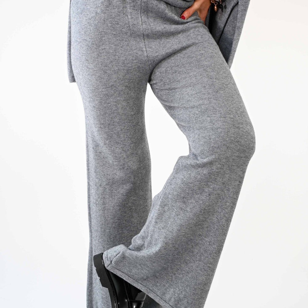 
                  
                    PANTALONE IN MAGLIA PALAZZO IN VISCOSA COLOR GRIGIO
                  
                