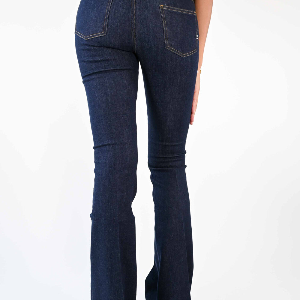 
                  
                    JEANS A ZAMPA ELASTICIZZATO NO WASH SCURO
                  
                