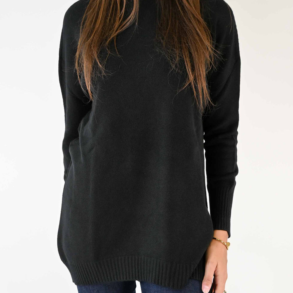 
                  
                    MAXI PULLOVER IN VISCOSA ELASTICIZZATA COLOR NERO
                  
                