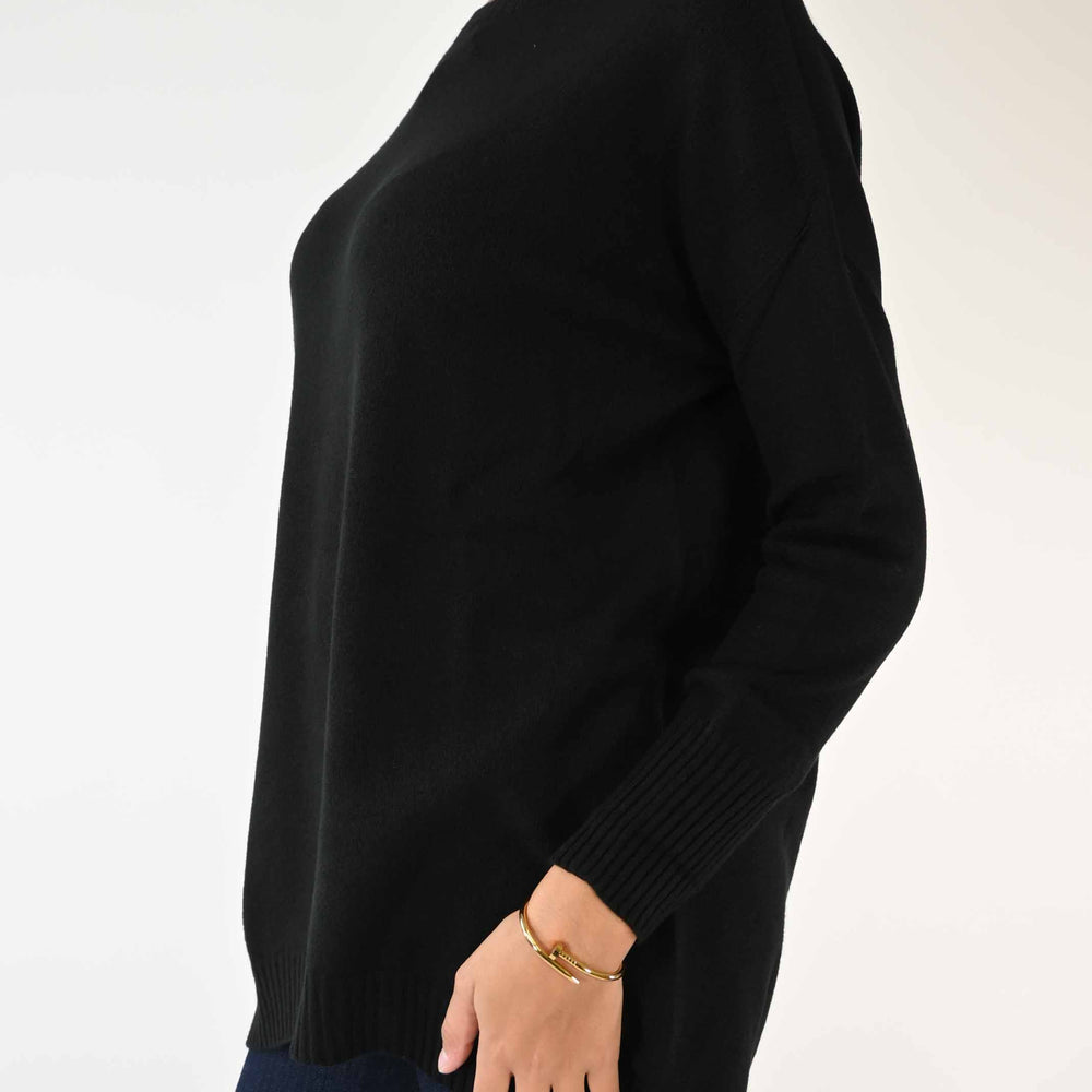 
                  
                    MAXI PULLOVER IN VISCOSA ELASTICIZZATA COLOR NERO
                  
                