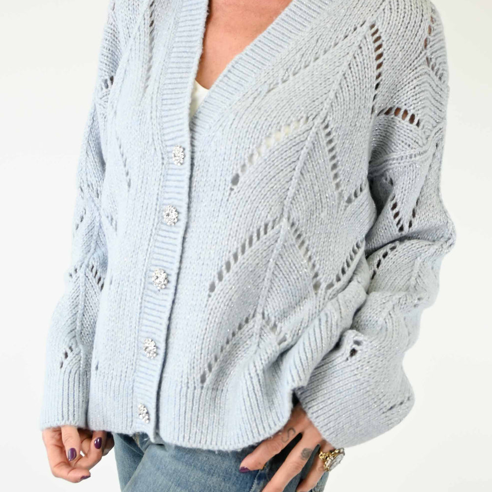 
                  
                    CARDIGAN TRAFORATO CON FILO LUREX CELESTE
                  
                