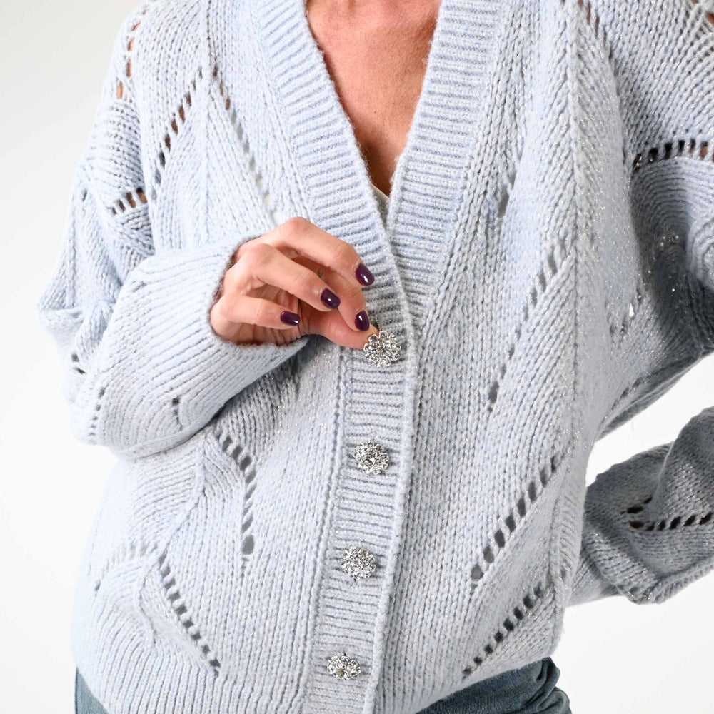 
                  
                    CARDIGAN TRAFORATO CON FILO LUREX CELESTE
                  
                