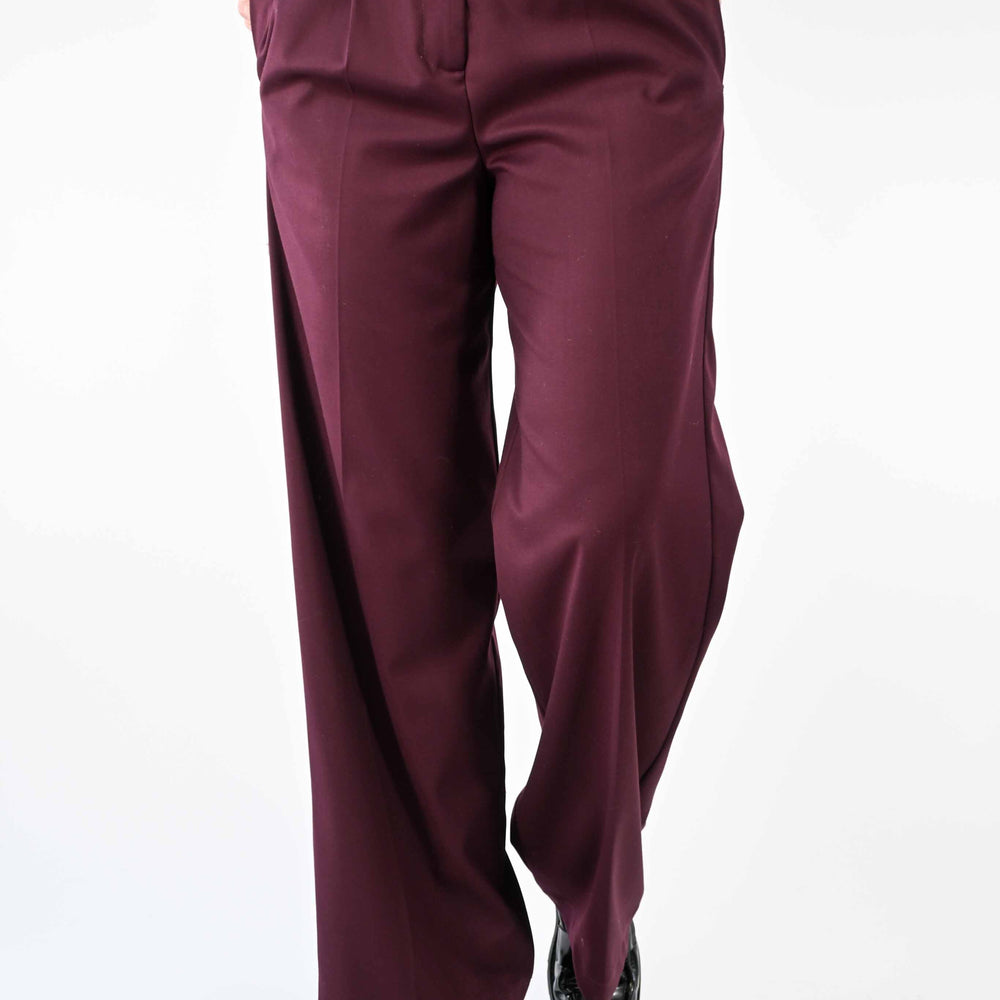 PANTALONE PALAZZO CON PENCES COLOR BORDEAUX