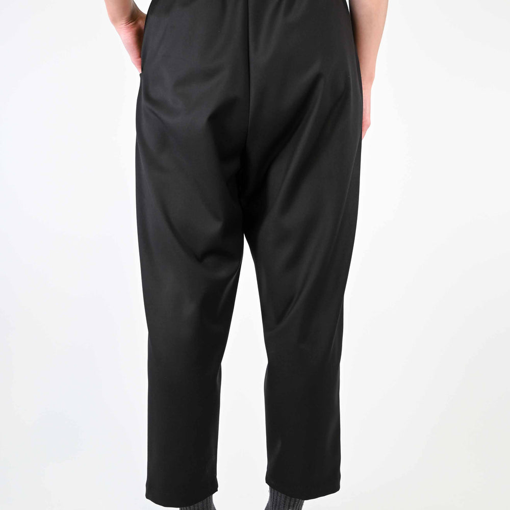 
                  
                    PANTALONE CON COULISSE IN POLIVISCOSA NERO
                  
                