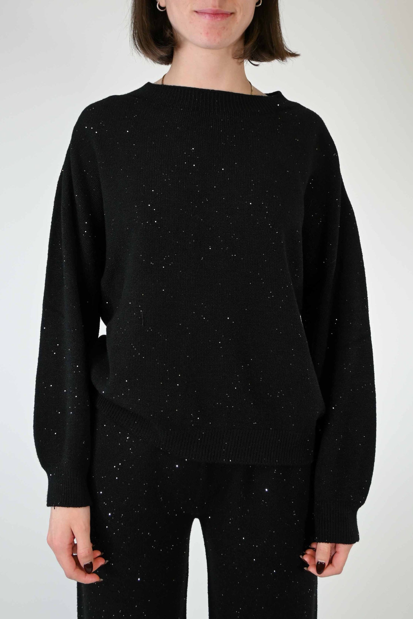 MAGLIA A SCATOLA CON MICRO PAILLETTES NERO