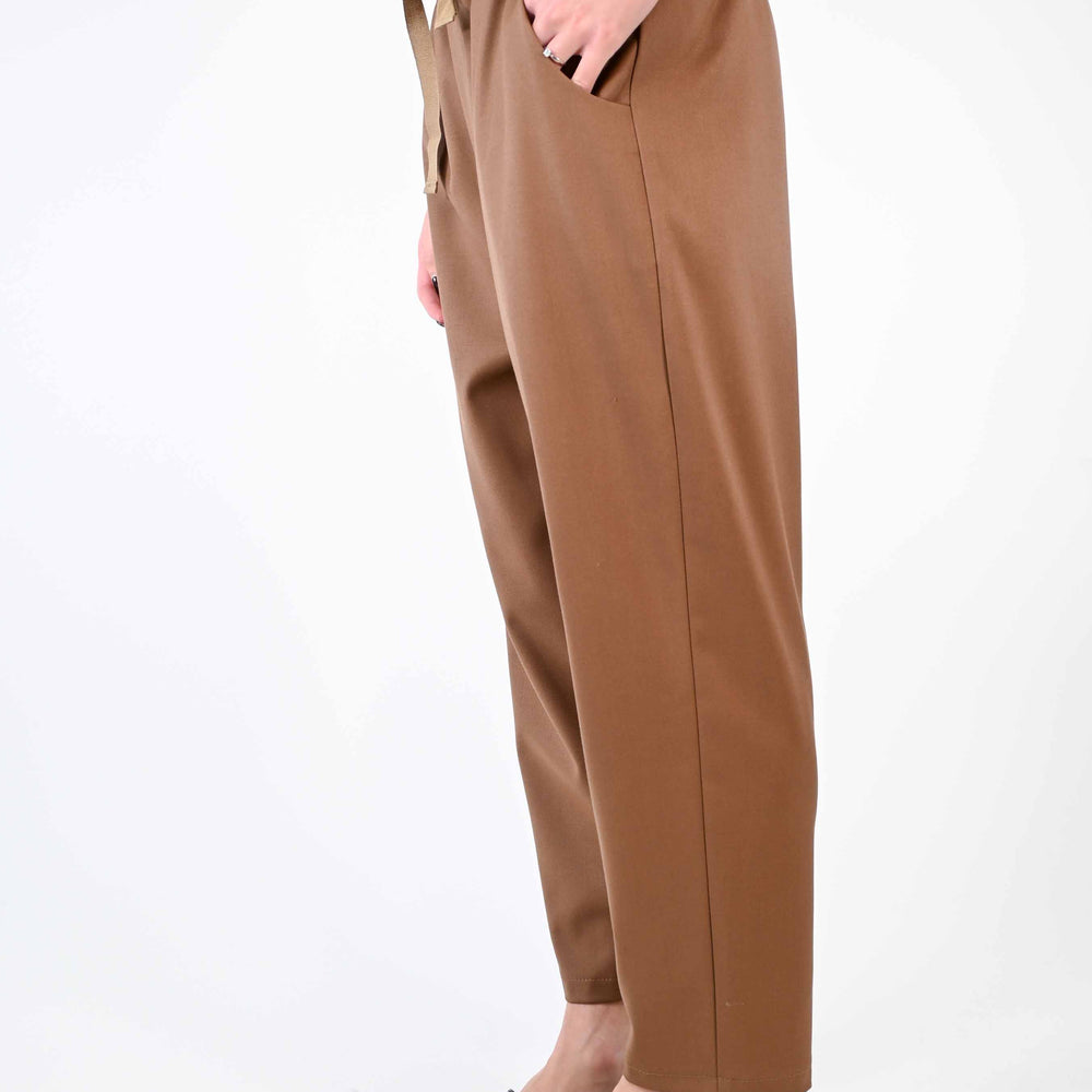 
                  
                    PANTALONE CON COULISSE IN POLIVISCOSA CAMMELLO
                  
                