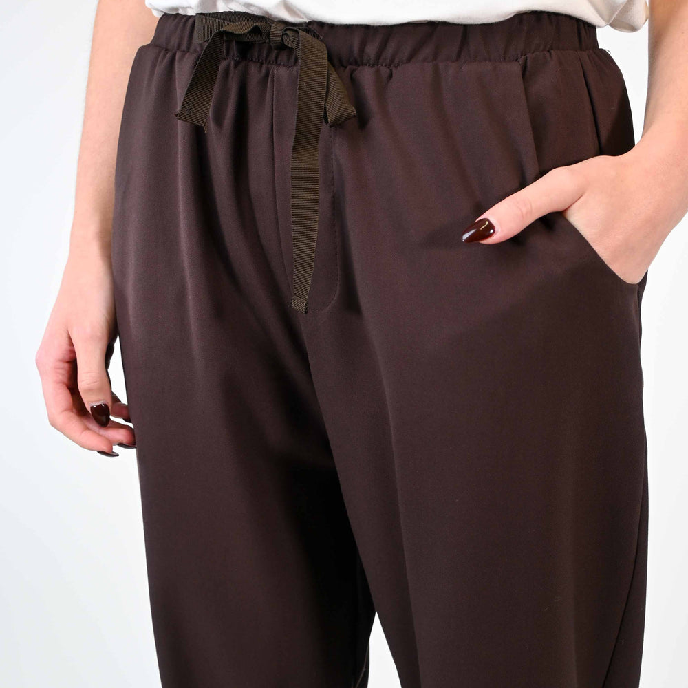 
                  
                    PANTALONE CON COULISSE IN POLIVISCOSA MORO
                  
                