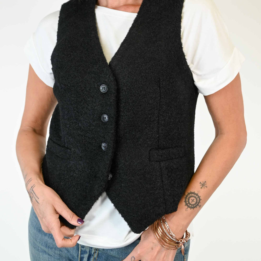 GILET 4 BOTTONI BOUCLE' COLOR NERO