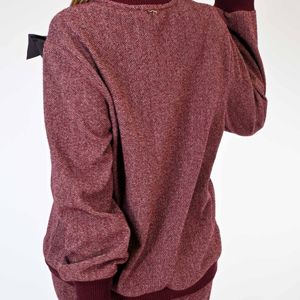 
                  
                    GIACCA/CARDIGAN IN TWEED CON SPILLA COLOR BORDEAUX
                  
                