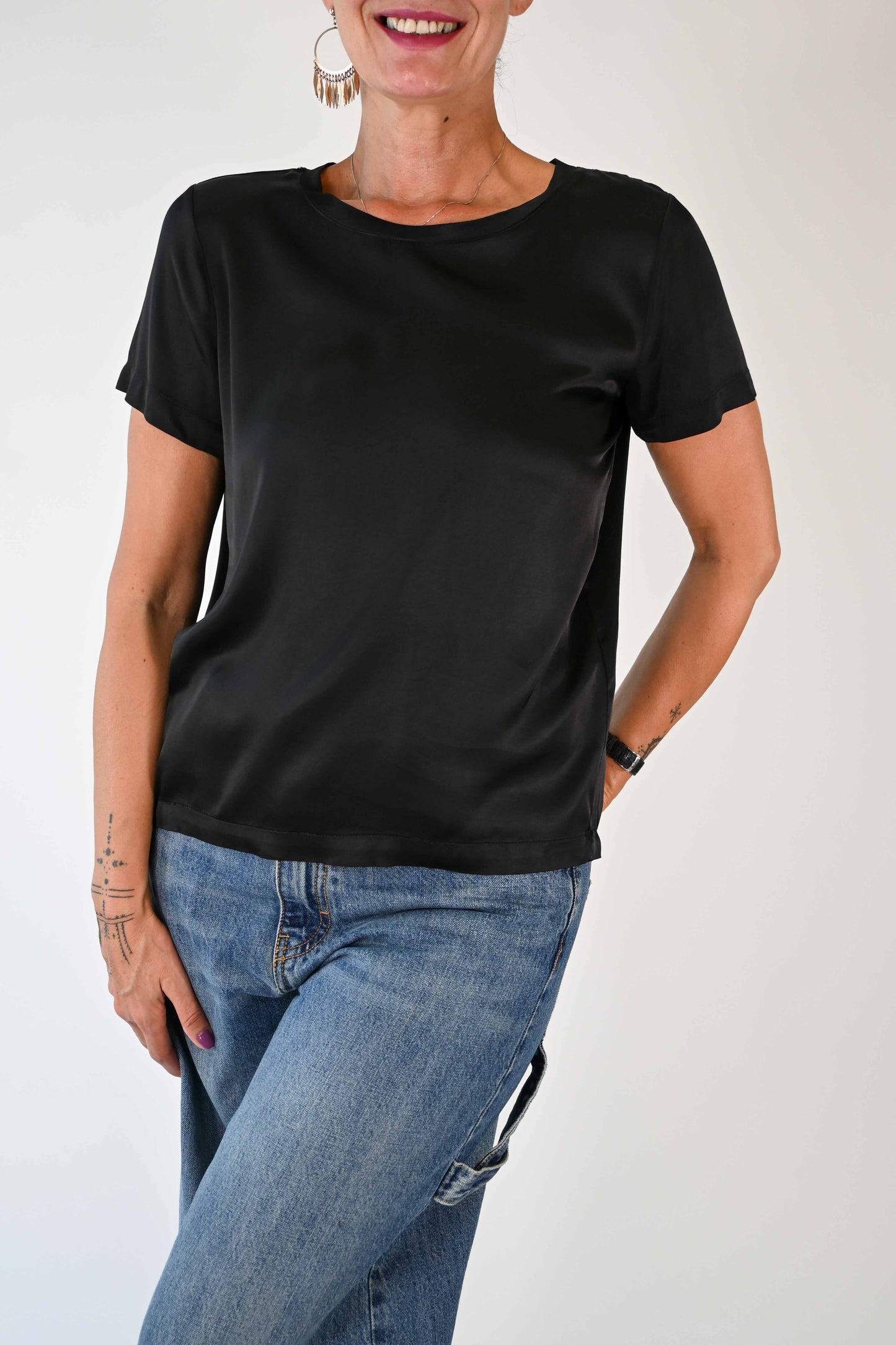 T-SHIRT GIROCOLLO MEZZA MANICA IN VISCOSA NERO