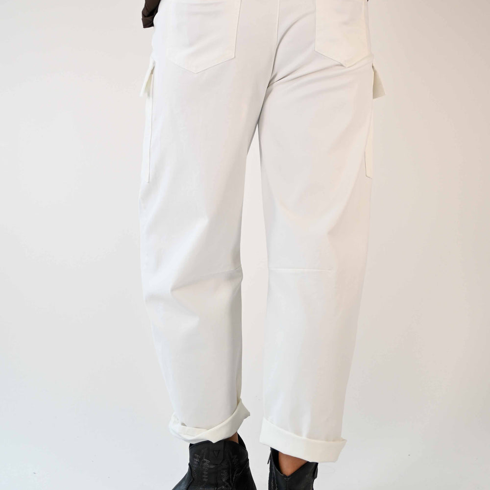 
                  
                    PANTALONE CARGO DRITTO IN COTONE COLOR PANNA
                  
                