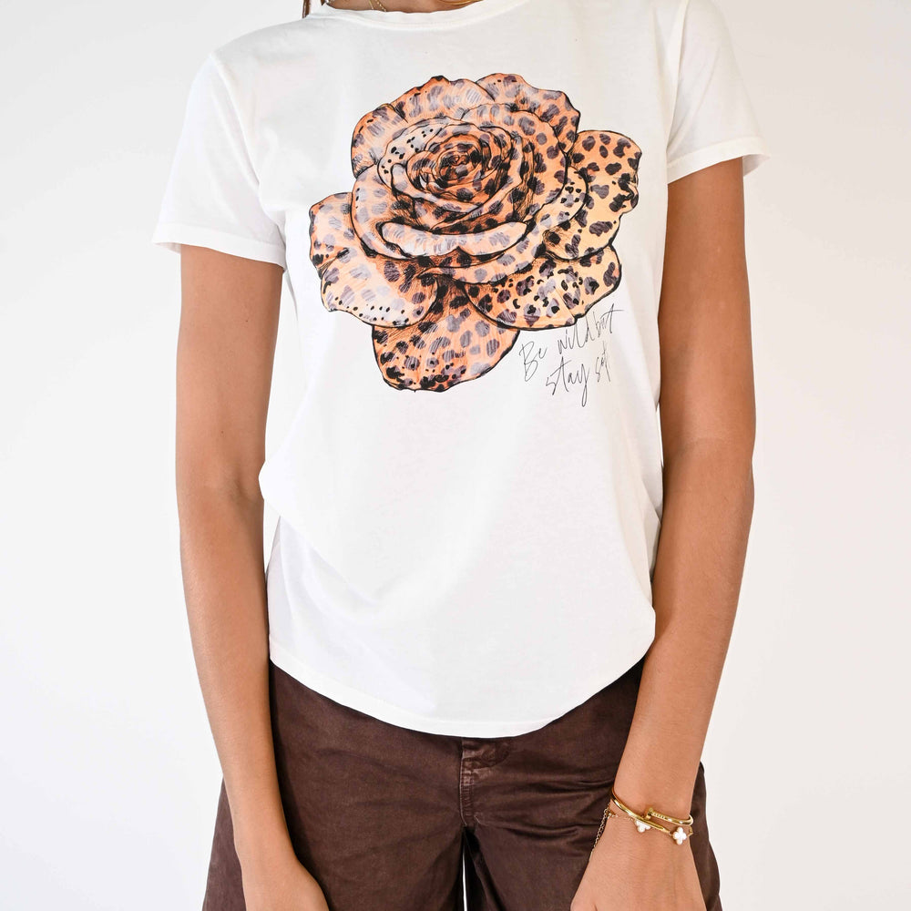 
                  
                    T-SHIRT GIROCOLLO PANNA STAMPA FIORE ANIMALIER
                  
                