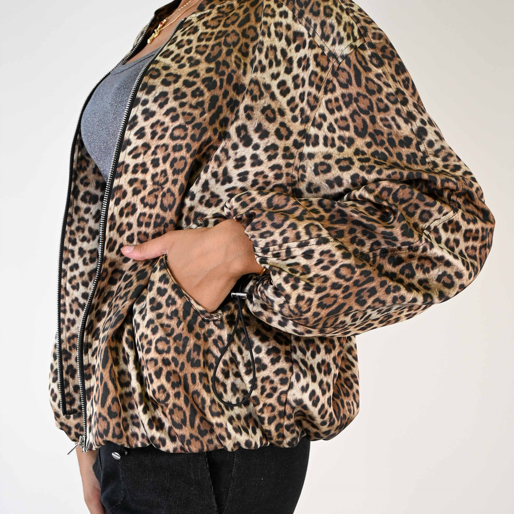 
                      
                        BOMBER ANIMALIER IN VISCOSA ARRICCIATO IN VITA
                      
                    