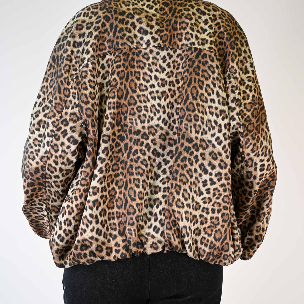 
                      
                        BOMBER ANIMALIER IN VISCOSA ARRICCIATO IN VITA
                      
                    