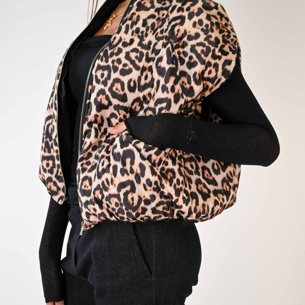 
                  
                    GILET VICOLO OVER ANIMALIER CON COLLETTO COLLEGE
                  
                