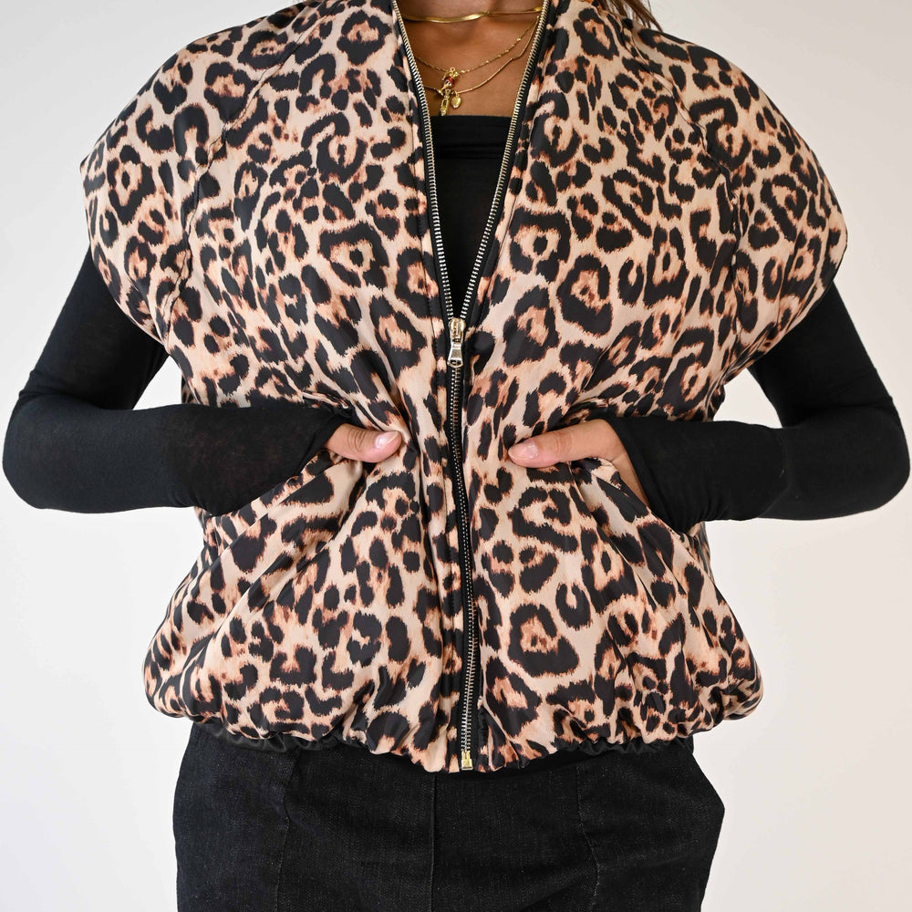 
                  
                    GILET VICOLO OVER ANIMALIER CON COLLETTO COLLEGE
                  
                