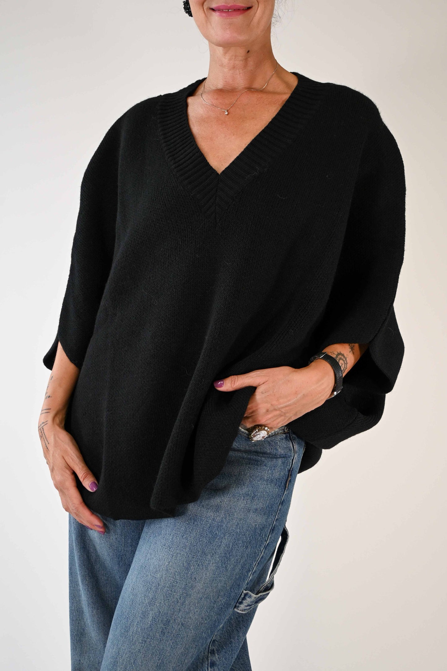 PONCHO OVER IN MAGLIA SCOLLO V COLOR NERO