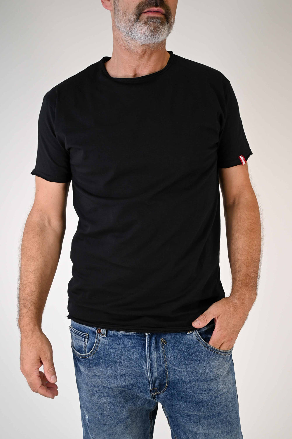 T-SHIRT TAGLIO VIVO GIROCOLLO COLOR NERO