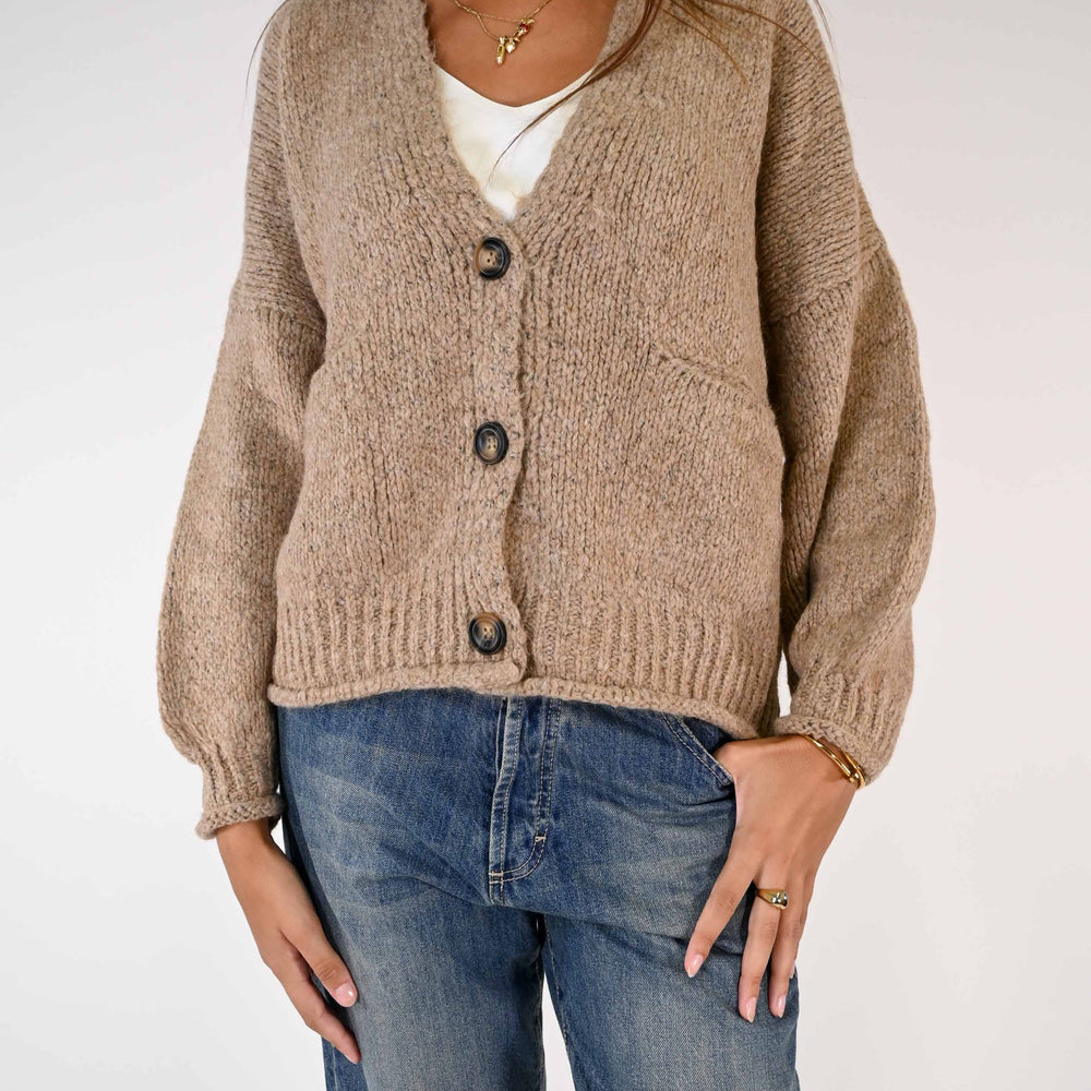 
                  
                    CARDIGAN OVER CON MANICA A PALLONCINO COLOR CAMMELLO
                  
                