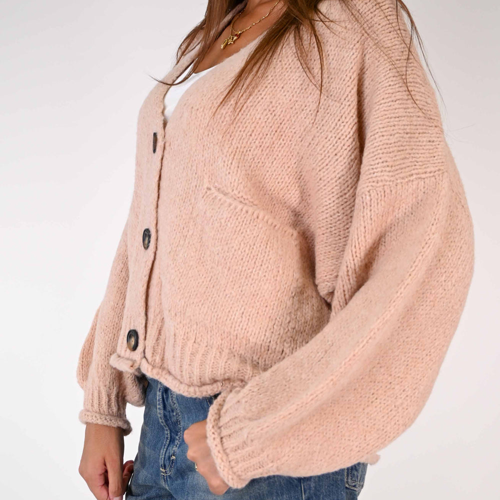 
                      
                        CARDIGAN OVER CON MANICA A PALLONCINO COLOR ROSA
                      
                    